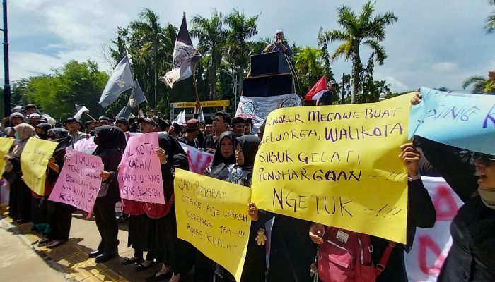 Ironis Cilegon, Wali Kota Raih Penghargaan Kota Peduli HAM di Tengah Demo Tuntut Hak Dasar yang Belum Dibayar
