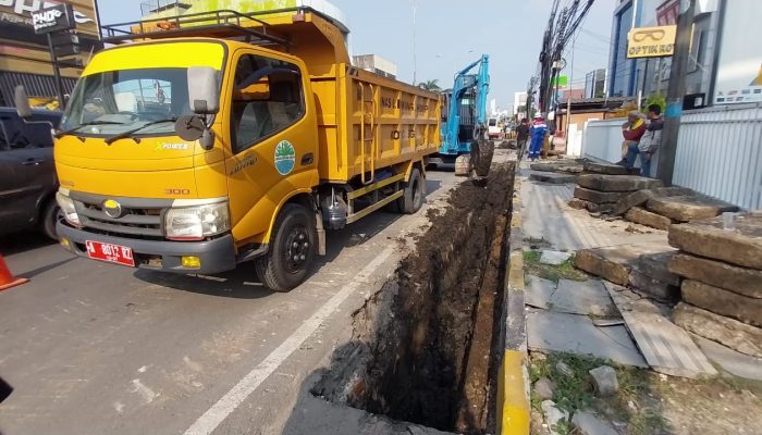 Pemkot Cilegon Siapkan “Sampling” Trotoar dan Benahi Drainase Secara Bertahap