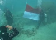 Dari Dasar Laut Pulau Sangiang, Merah Putih Berkibar Gagah di HUT Ke-80 RI