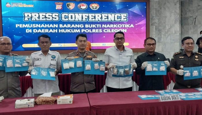 Satres Narkoba Tangkap Ibu Rumah Tangga Nyambi Jadi Kurir Narkotika di Cilegon, Ratusan Gram Sabu dan Ekstasi Disita