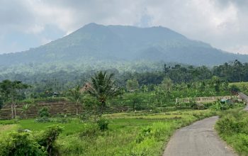 Sejarah Lengkap Gunung Pulosari, Dari Brahmana Kandali hingga Temuan Arca Hindu