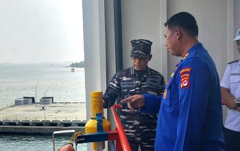 Lakukan Sidak di Pelabuhan Merak, Danlanal Banten Ingatkan Pentingnya Alat Keselamatan Kapal Ro-Ro
