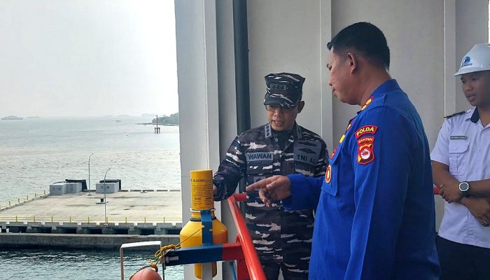 Lakukan Sidak di Pelabuhan Merak, Danlanal Banten Ingatkan Pentingnya Alat Keselamatan Kapal Ro-Ro
